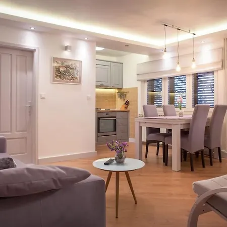 Kety With Pool Макарска