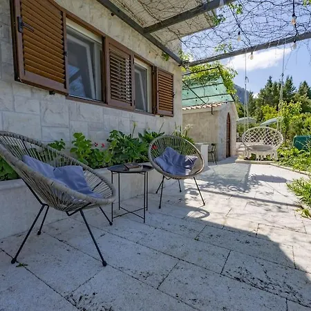 Nyaraló Kety With Pool Makarska