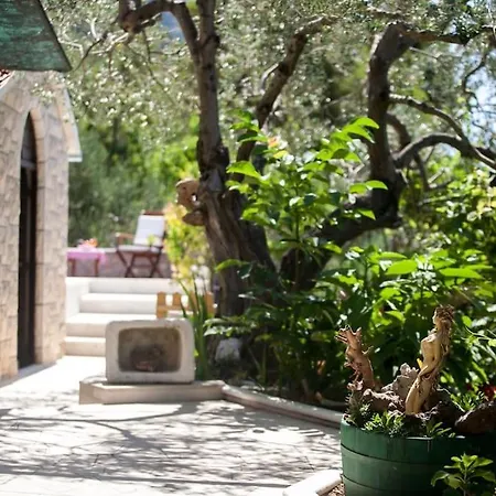 Nyaraló Kety With Pool Makarska