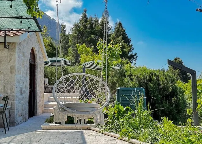 Kety With Pool Μακάρσκα