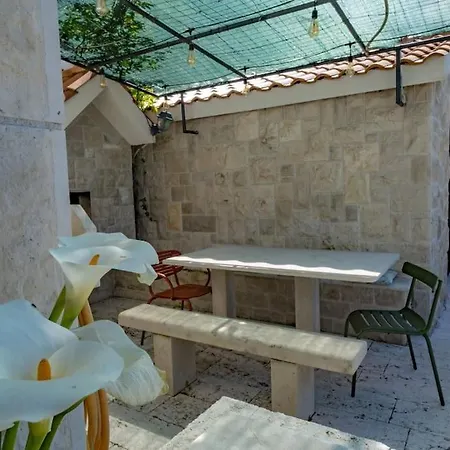 Kety With Pool 펜션