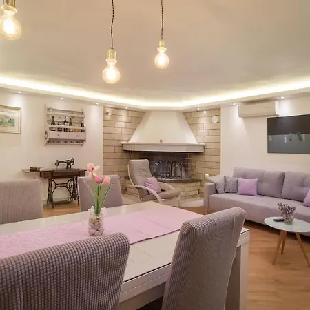 Kety With Pool 펜션 *