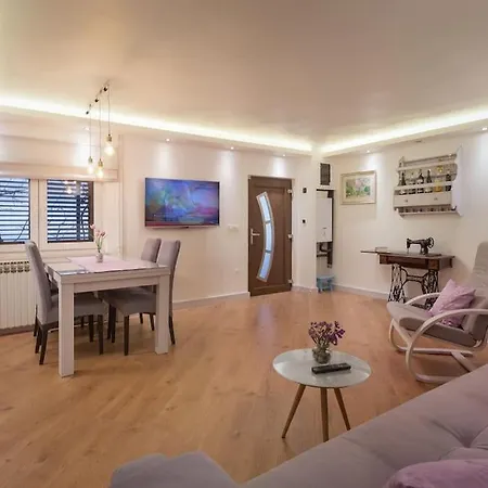 Kety With Pool * 마카르스카