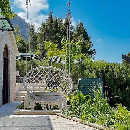 Kety With Pool 마카르스카