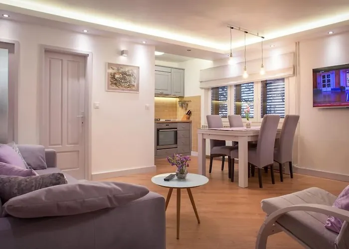 Kety With Pool 马卡尔斯卡