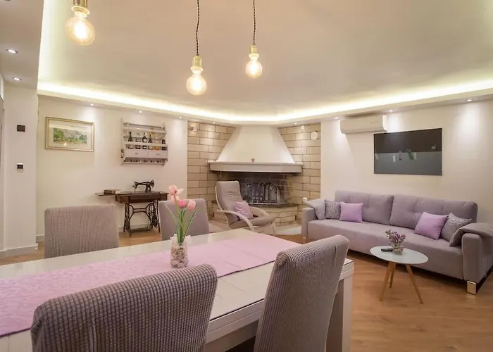 Kety With Pool 度假居 *