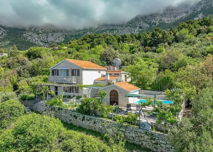 Kety With Pool * 马卡尔斯卡